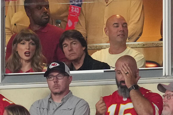 Is Taylor Swift at Chiefs-Raiders game today? Latest attendance update ...