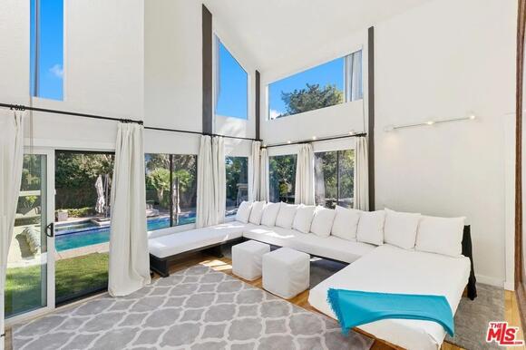Emmy-Winning Couple's $8 Million Malibu Retreat Is a Surfer's Paradise ...