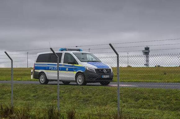 Police probe fence breach at Leipzig airport in Germany - NewsBreak