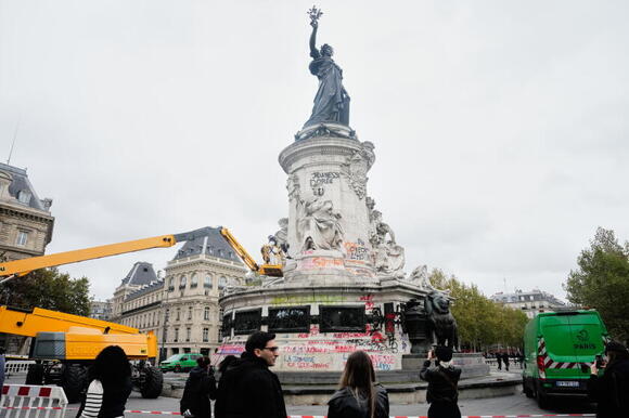 Thousands gather in Paris after a court lifts a protest ban despite fears of new violence