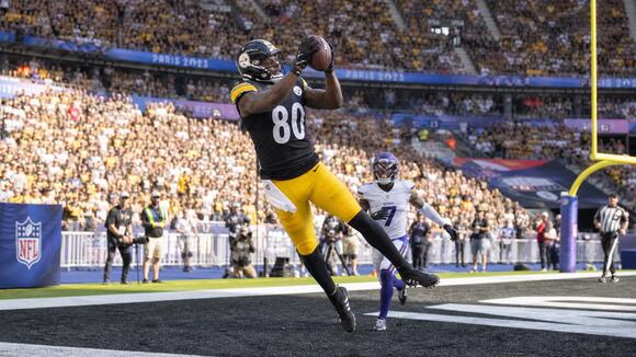 Steelers Lead Saints 13-10 at Halftime in Historic Paris Game as Watt Replay Reversal Sparks Outrage