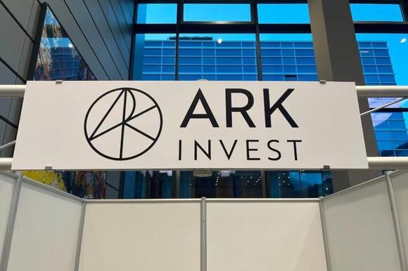 Cathie Wood Buys $8.1 Million of CoreWeave Stock as Goldman Sachs Upgrades, Ark Invest Sells Palantir Stock