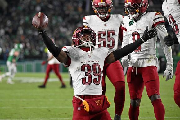 Commanders Superstar Almost Lost His Finger vs. Colts — Shows Close-Up ...