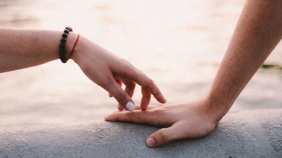20 Subtle Flirting Techniques That Give You Butterflies - NewsBreak