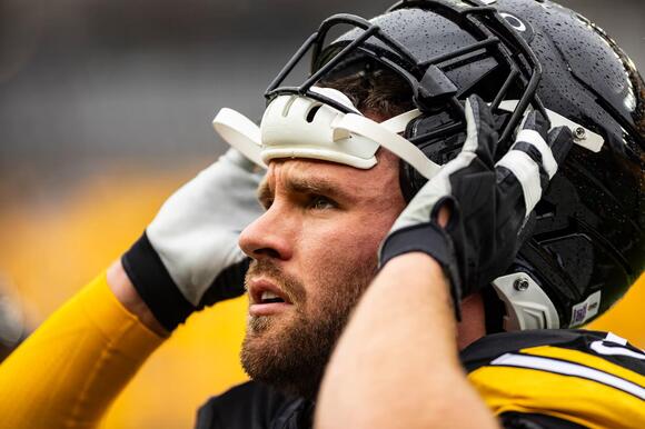 Steelers superstar pass rusher T.J. Watt goes down with calf injury