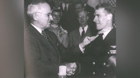 Thomas Hudner Jr. crash-landed his own plane to try to save a fellow ...