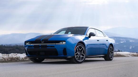 Dodge Is Bringing Back The Charger SRT Hellcat With Supercharged 6.2L ...