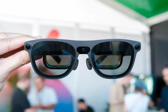 Xreal’s Aura Glasses and Meta’s VR Glasses Are Set for a Slugfest ...