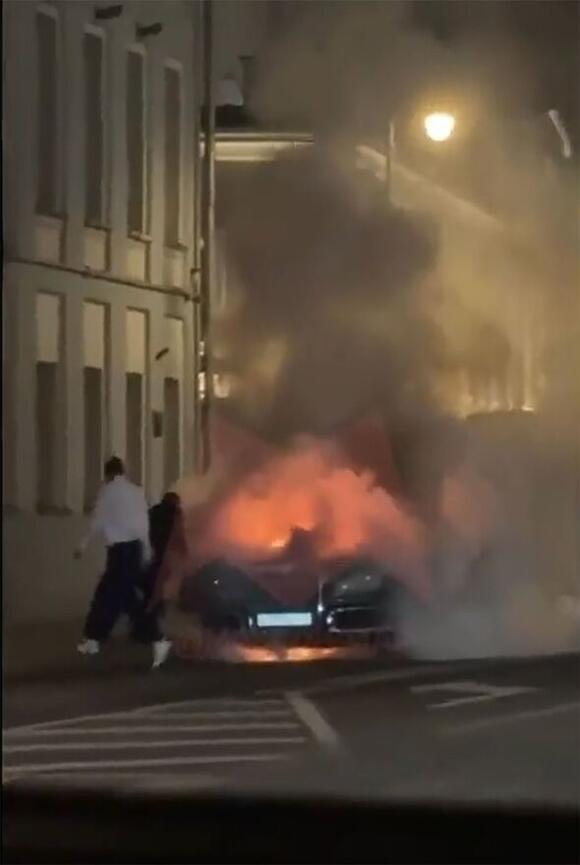 Limo from Putin's fleet explodes and catches fire in Moscow amid ...