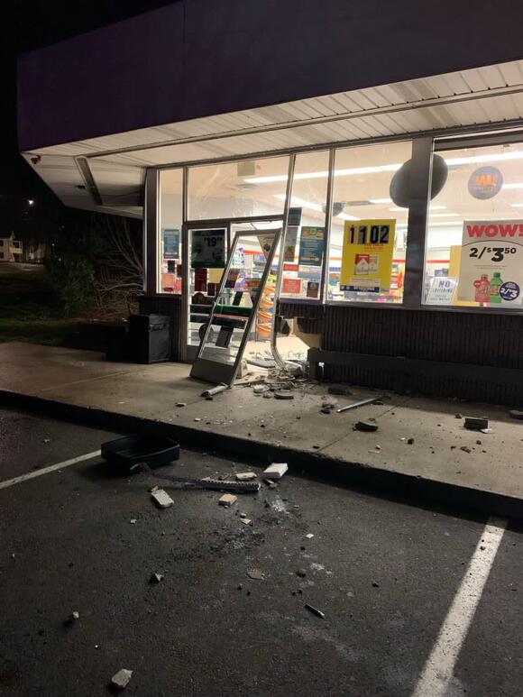 Pickup Smashes Into Front Of Ct Gas Station Store Chains Used To Pull Door Off Police Say Newsbreak