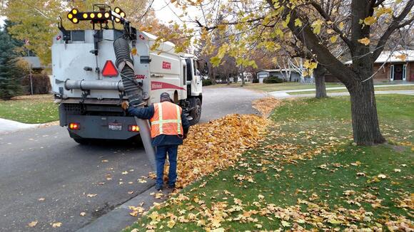 ⚠️ Idaho Falls free leaf pickup runs Oct. 26–Nov. 20 - NewsBreak