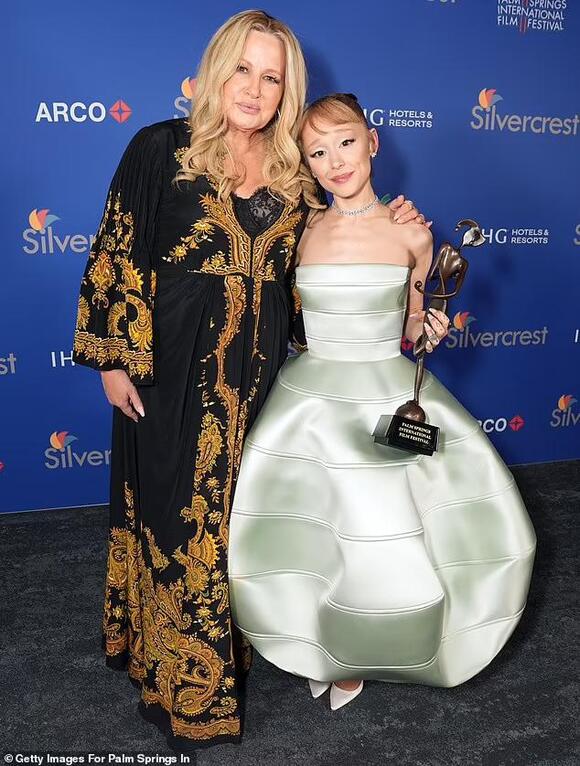 jennifer coolidge golden globes dress Jennifer Coolidge's Stylist Reveals 2023 Golden Globes Dress Details