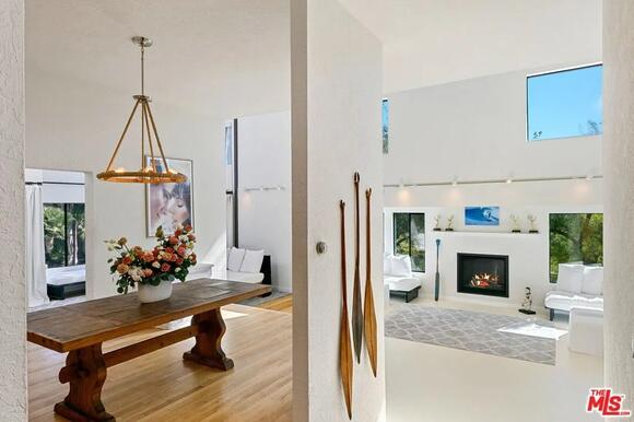 Emmy-Winning Couple's $8 Million Malibu Retreat Is a Surfer's Paradise ...
