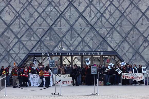 Musée du Louvre, Musée d'Orsay and other Paris institutions to close on Saturday due to protests