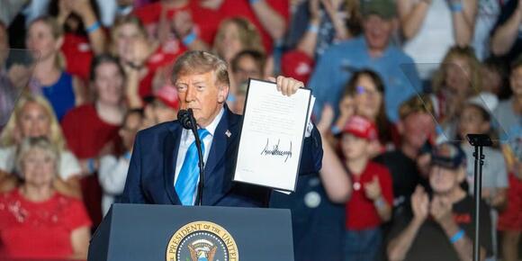 President Trump continues on campaign trail ahead of Midterms: KNOE Streaming News 10/22/26