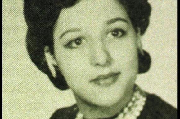 Who is Barry Manilow's ex-wife? Everything to know about Susan Deixler - NewsBreak