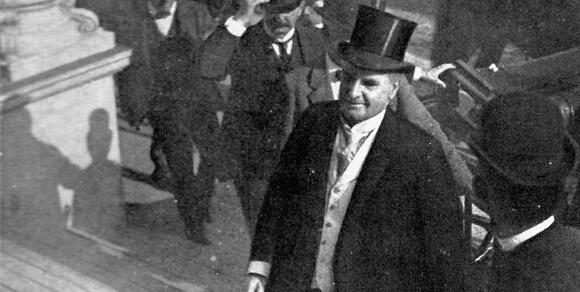 Normal-looking photos taken right before historical events - NewsBreak