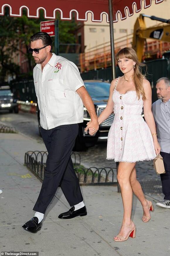 Taylor Swift and Travis Kelce hold hands on romantic date ahead of their second anniversary - NewsBreak