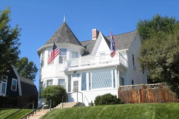 FAKE: Ukrainian President Buys Pathfinder Ranch for $79 Million ...