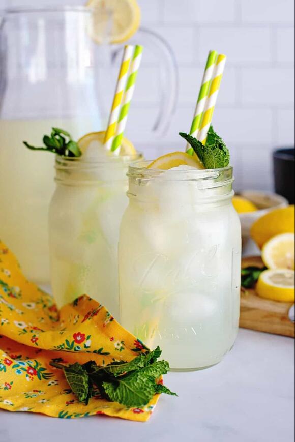 Tart, Fresh Squeezed Old Fashioned Lemonade - NewsBreak