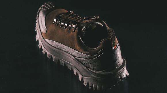 【MONCLER】最新作★ALTIVEスニーカー ブラック Moncler Altiveスニーカー : トレーナー 向けの メンズ