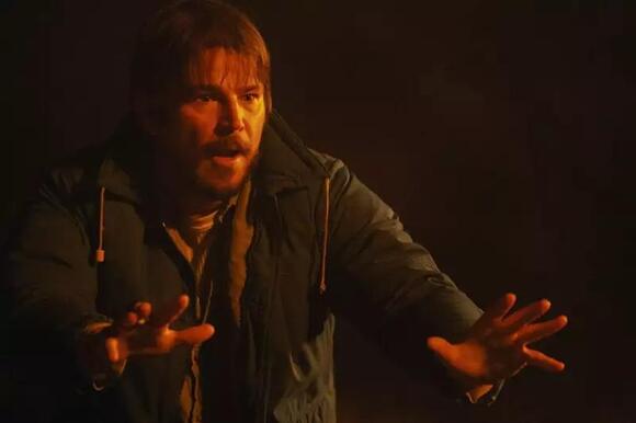 ‘Below’ Star Josh Hartnett on Those ‘Widow’s Bay’ Comparisons - NewsBreak
