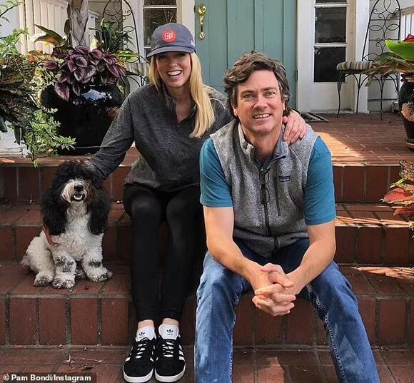Who is Pam Bondi's husband John Wakefield? Inside Trump's new attorney(03)
