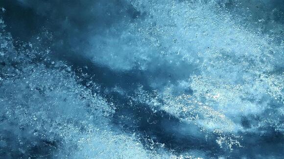 Why Ice Cubes Sometimes Turn Cloudy Instead of Clear - NewsBreak