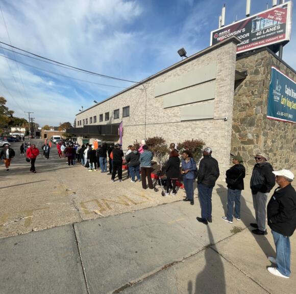 Milwaukeeans turn out in droves for early voting