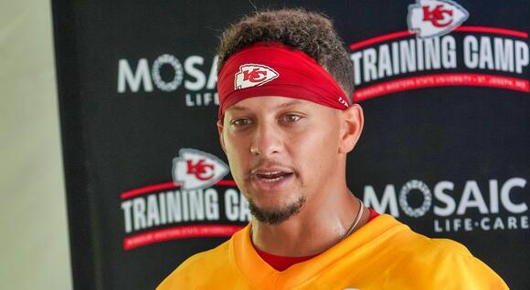 Cameras Caught Patrick & Brittany Mahomes' Uncomfortable Exchange On Live  TV During Nebraska-Cincinnati Game [VIDEO] - NewsBreak