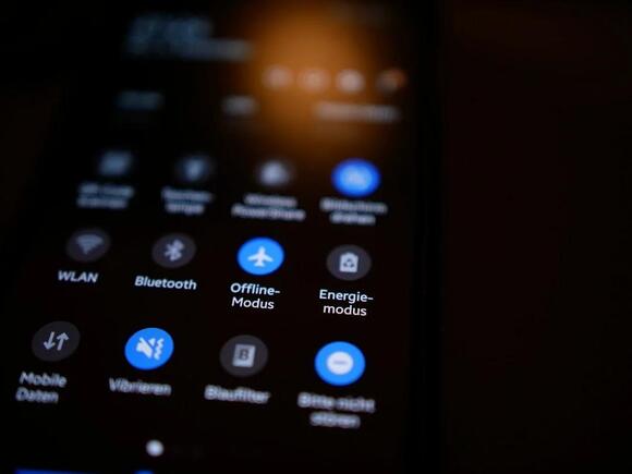 The “Battery Ghost”: The 10-Second Phone Setting That Stops Apps from ...