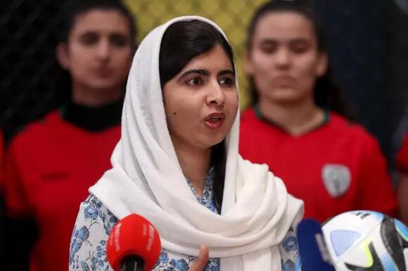 Malala Yousafzai has a two-word response to being spotted at the Eagles ...