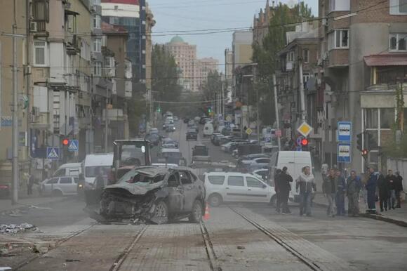 Russia Hits Kyiv With Cluster Munitions as Peace Talks Stall: Ukraine Travel Warning Holds