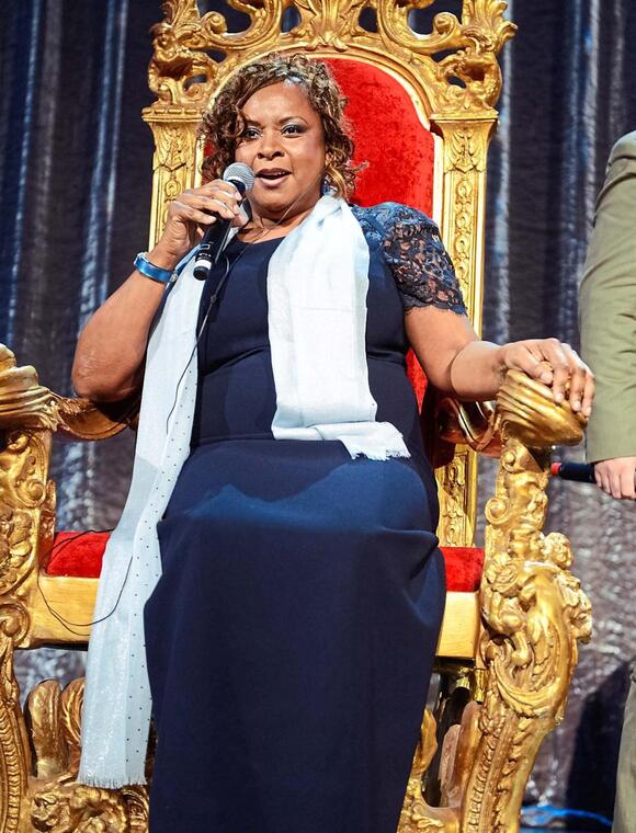 Howard Stern’s New SiriusXM Contract Relied on Robin Quivers ...
