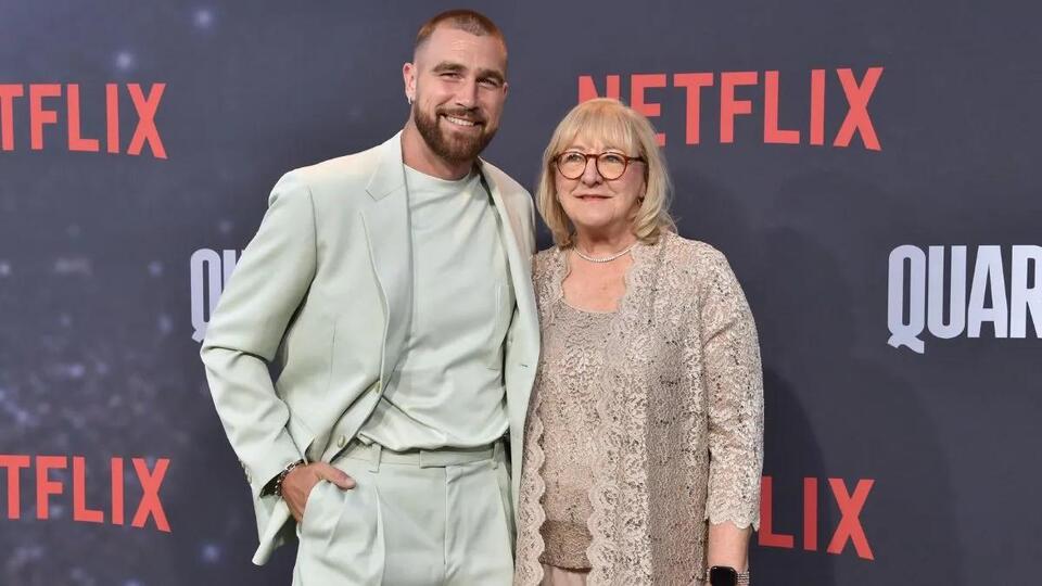 Taylor Swift and Travis Kelce's Wedding: Mother of the Bride Dress Ideas  for the Big Day - NewsBreak