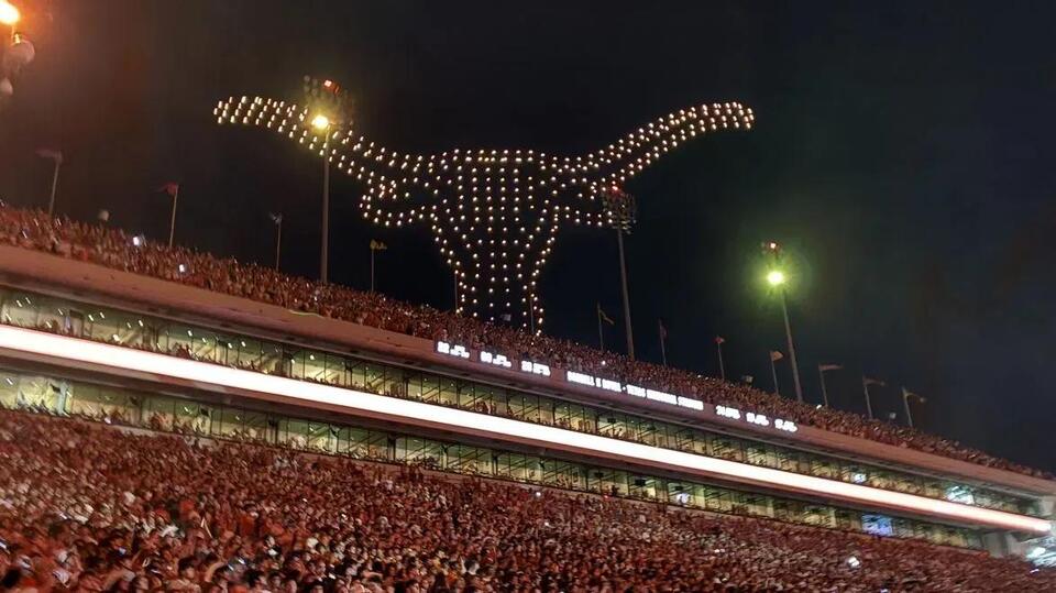 Texas regains its footing with 34-27 victory over Ole Miss