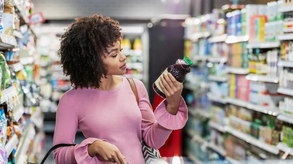 8 grocery industry trends to watch in 2025