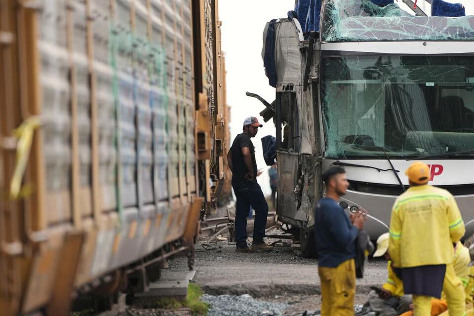Workers' daily commute to Mexico City ends in tragedy in fatal train ...