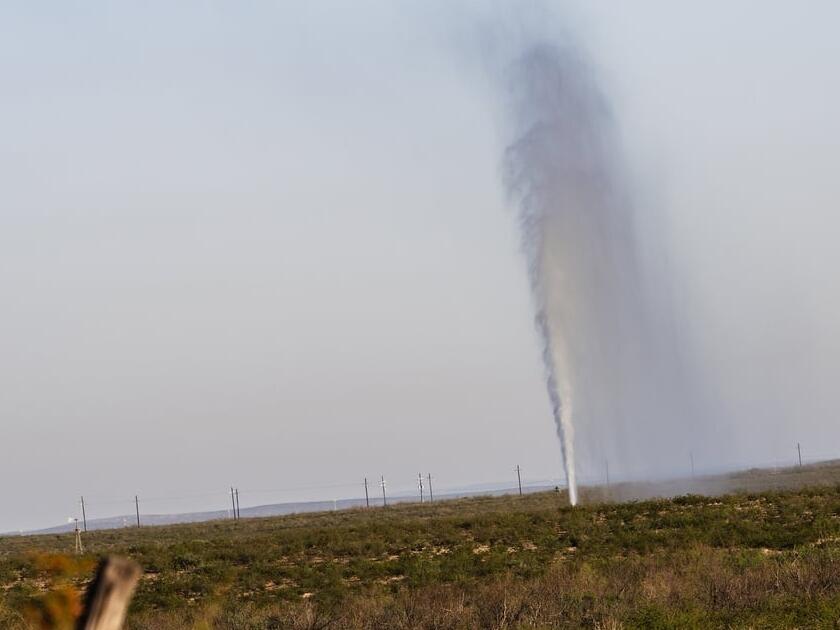 “Should we be worried?” Another well blowout in West Texas has a town