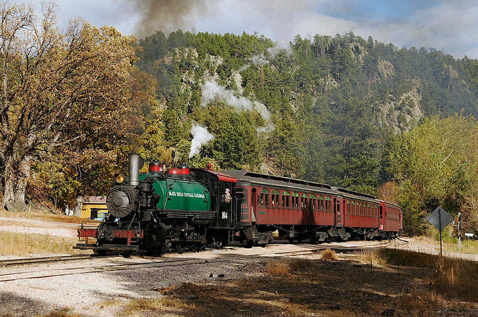 South Dakota Fall Foliage Train Rides (2026): A Complete Guide - NewsBreak