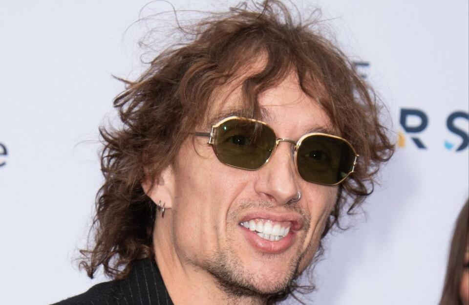 The Darkness frontman reflects on his journey through addiction and ...