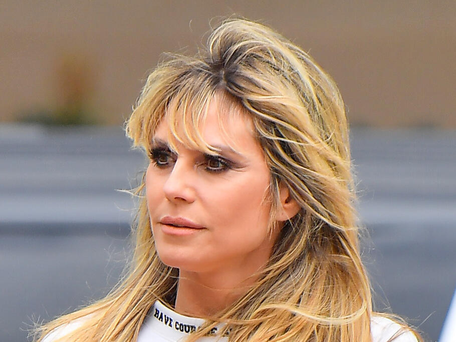 Heidi Klum Gets Her Hands on Unreleased Fendi x Skims in a Neon Crop Top & Fuzzy Mules – NewsBreak