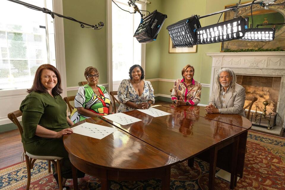 Descendants of enslaved person who helped build White House speak to ABC News