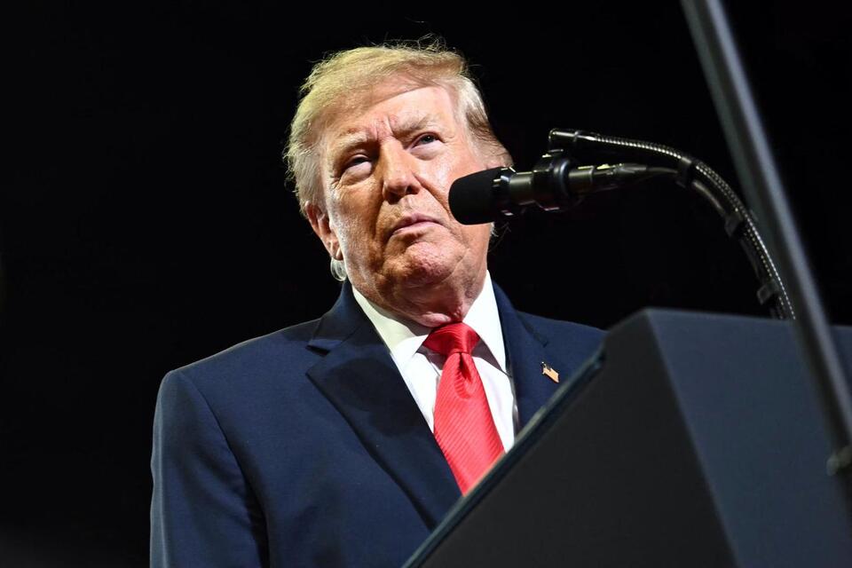 Trump Humiliated With Half-Empty Rally in Middle of Rust Belt - NewsBreak