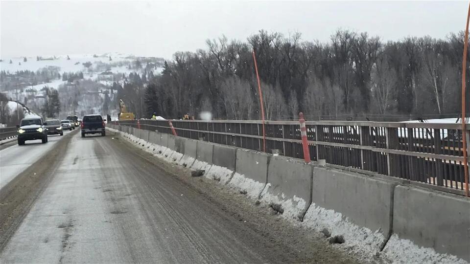 Snake River Bridge work could extend into Tuesday evening
