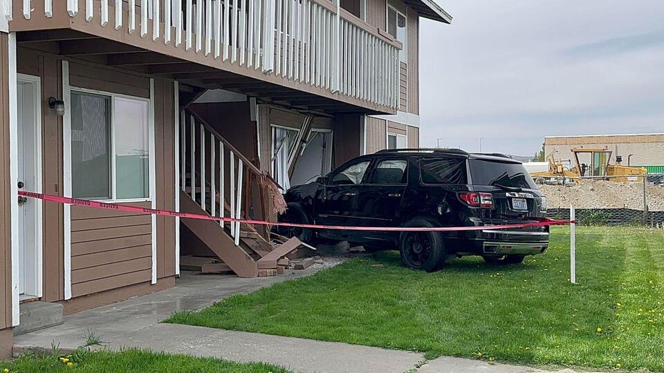 One arrested for DUI after car rams into Kennewick apartment complex ...