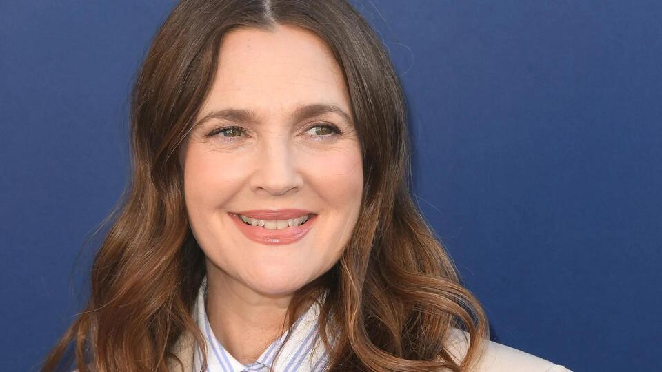 Drew Barrymore's unfiltered selfie inside her Manhattan apartment ...