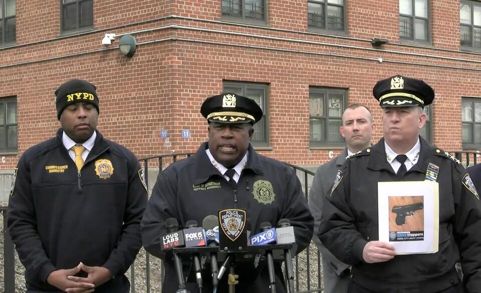 Man fatally shot by police during domestic dispute in Queens - NewsBreak