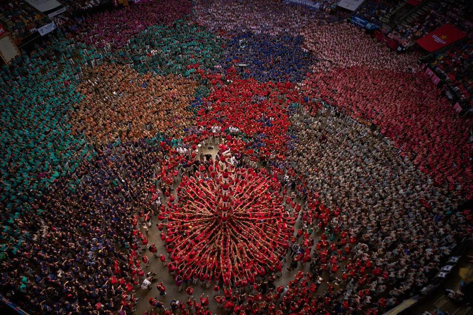 Photos show colorful teams building human towers in Spain’s Catalonia ...