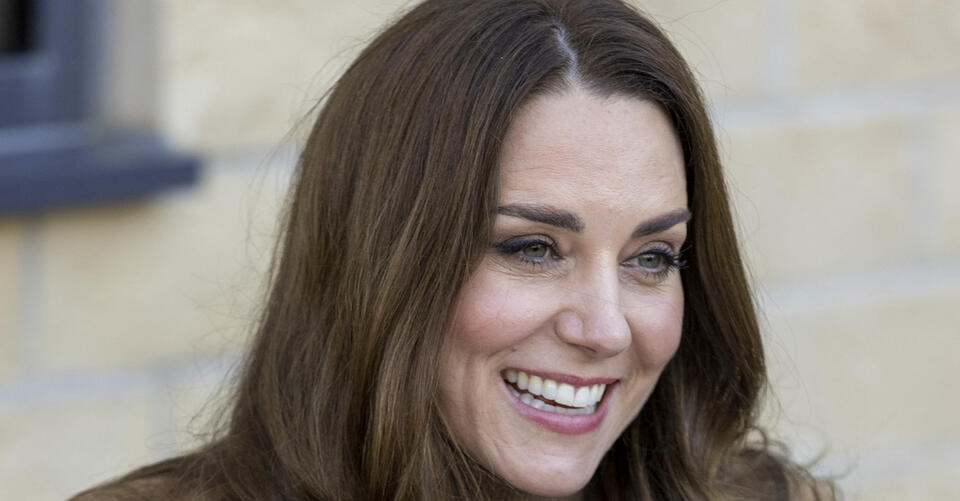 Kate Middleton Debuts Darker Hairstyle With Cascading Curls While Looking Chic in Brown Turtleneck and Skirt With Boots – NewsBreak